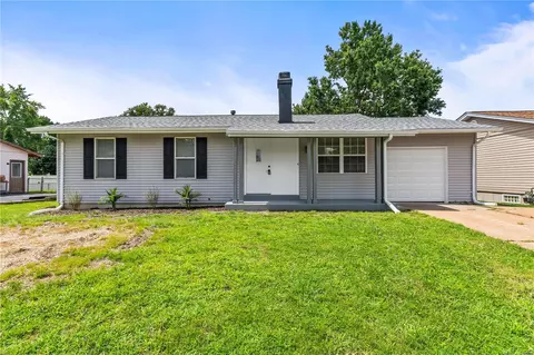 1062 Fernbrook Dr, Florissant, MO 63031
