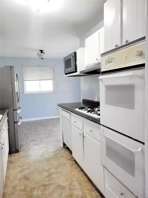 Kitchen - 706 N Ellerman Rd, O'fallon, MO 63366 photo 2 of 2