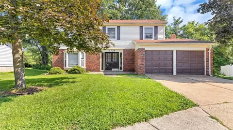 1729 Arrowpoint Drive Ct, Saint Louis, MO 63138