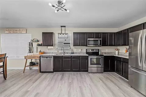 Kitchen - 1111 River Oak Ct, O'fallon, MO 63366 photo 2 of 6