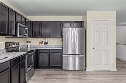 Kitchen - 1111 River Oak Ct, O'fallon, MO 63366 photo 6 of 6