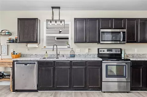 Kitchen - 1111 River Oak Ct, O'fallon, MO 63366 photo 4 of 6