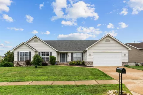 6011 Blake Thomas Dr, Wentzville, MO 63385