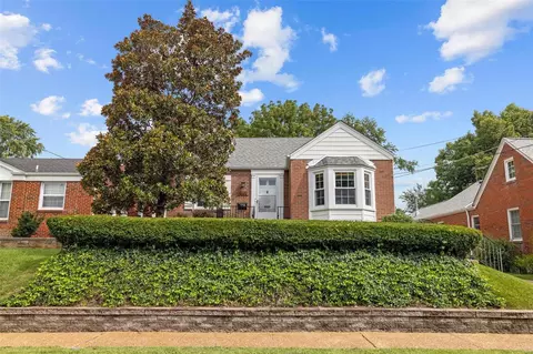 8843 Bridgeport Ave, Saint Louis, MO 63144