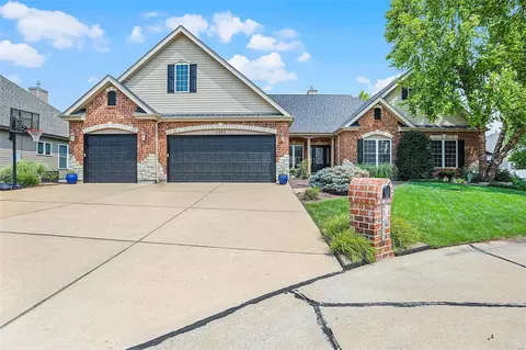 1411 Fenway Farms Ct, Fenton, MO 63026