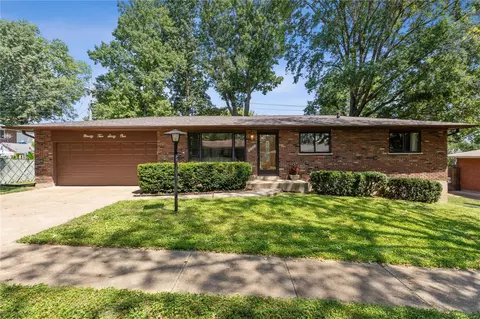 9261 Citadel Ct, Affton, MO 63123