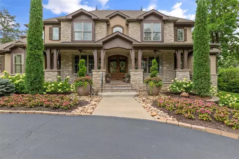 99 Clermont Ln, Saint Louis, MO 63124