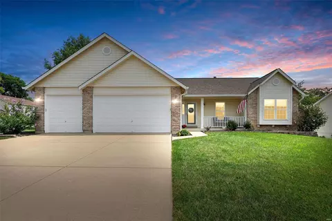 30 Pineshadow Ct, Saint Peters, MO 63376