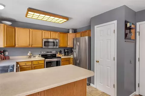 Kitchen - 109 S Edward Ct, Eureka, MO 63025 photo 2 of 2
