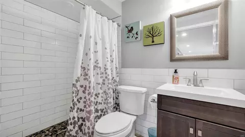 Bath - 242 Spring Borough Dr, O'fallon, MO 63368 photo 4 of 4