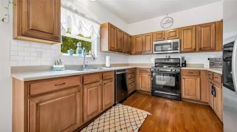 Kitchen - 242 Spring Borough Dr, O'fallon, MO 63368 photo 3 of 4