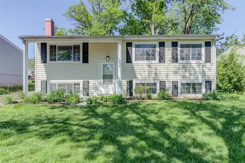 2861 Cherry Point Ln, Maryland Heights, MO 63043