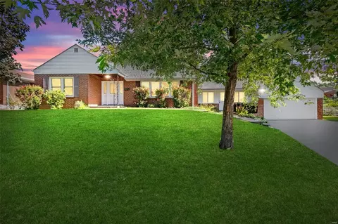 9235 Wabaday Ave, Saint Louis, MO 63114