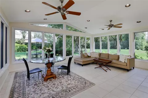 408 Runnymede Dr, Saint Louis, MO 63141