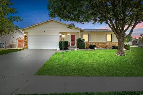 2808 James Christopher Dr, Maryland Heights, MO 63043