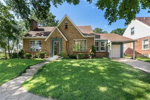 6400 Heege Rd, Saint Louis, MO 63123