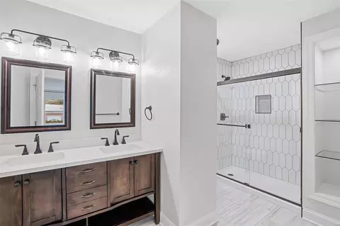 Bath - 707 Shallowford Dr, Manchester, MO 63021 photo 4 of 6