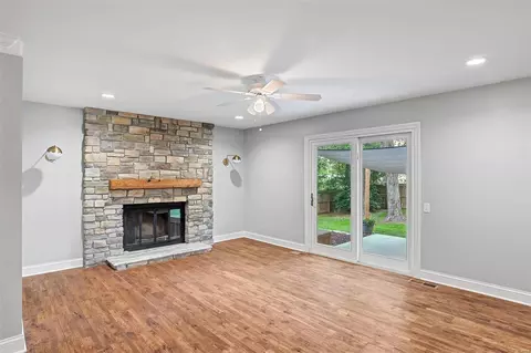 Living - 707 Shallowford Dr, Manchester, MO 63021 photo 4 of 5