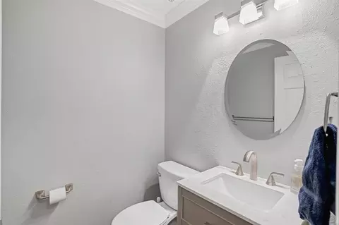 Bath - 707 Shallowford Dr, Manchester, MO 63021 photo 1 of 6