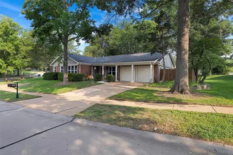 Exterior - 707 Shallowford Dr, Manchester, MO 63021 photo 7 of 9