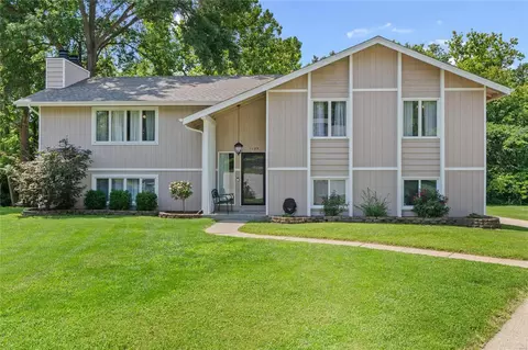 1125 Lyons Ct, Lake Saint Louis, MO 63367