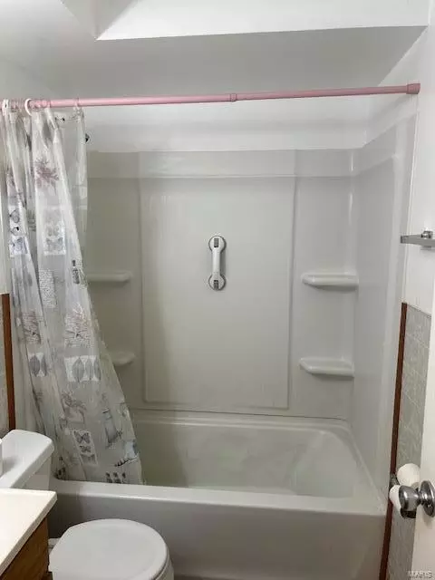 Bath - 804 Taylor Pl, O'fallon, MO 63366 photo 1 of 2