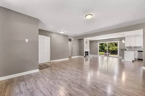 Living - 1016 Wappapello Ln, Saint Louis, MO 63146 photo 6 of 10