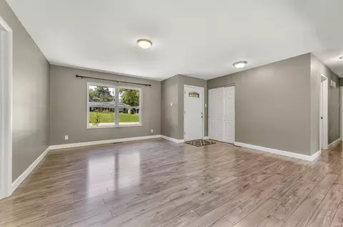 Living - 1016 Wappapello Ln, Saint Louis, MO 63146 photo 5 of 10