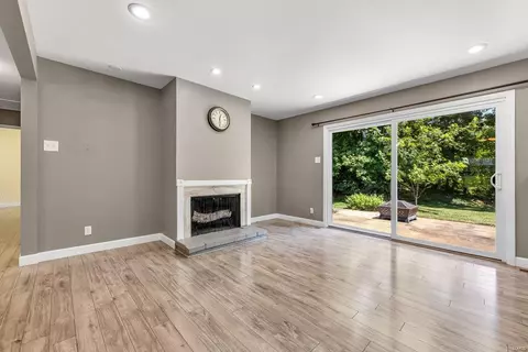 Living - 1016 Wappapello Ln, Saint Louis, MO 63146 photo 2 of 10