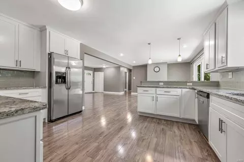 Kitchen - 1016 Wappapello Ln, Saint Louis, MO 63146 photo 3 of 4