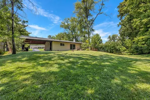 Exterior - 1016 Wappapello Ln, Saint Louis, MO 63146 photo 8 of 9