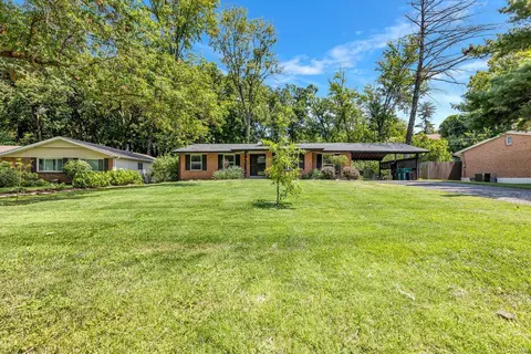Exterior - 1016 Wappapello Ln, Saint Louis, MO 63146 photo 2 of 9