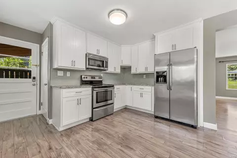 Kitchen - 1016 Wappapello Ln, Saint Louis, MO 63146 photo 4 of 4