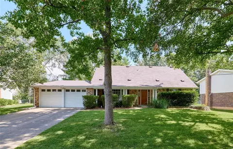 2833 Springridge Dr, Saint Louis, MO 63129