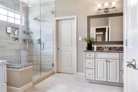 Bath - 5320 Enchanted Ct, Weldon Spring, MO 63304 photo 3 of 5