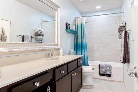 Bath - 5320 Enchanted Ct, Weldon Spring, MO 63304 photo 4 of 5