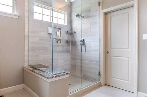 Bath - 5320 Enchanted Ct, Weldon Spring, MO 63304 photo 2 of 5
