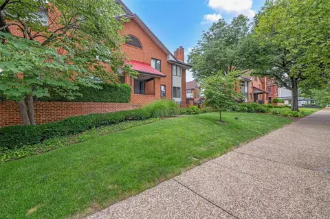4444 Lindell Blvd #3, Saint Louis, MO 63108