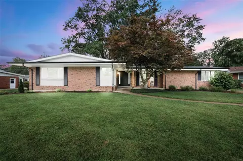 355 Greenbriar Ln, Ballwin, MO 63011