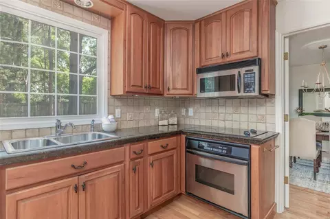 Kitchen - 931 Camargo Dr, Ballwin, MO 63011 photo 2 of 5
