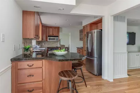 Kitchen - 931 Camargo Dr, Ballwin, MO 63011 photo 5 of 5