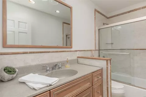 Bath - 931 Camargo Dr, Ballwin, MO 63011 photo 5 of 5