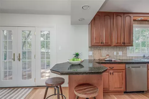 Kitchen - 931 Camargo Dr, Ballwin, MO 63011 photo 4 of 5