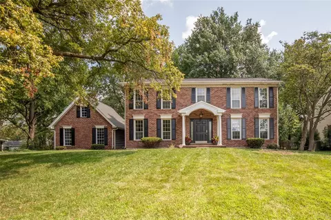 931 Camargo Dr, Ballwin, MO 63011