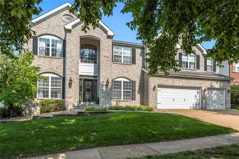 1043 Nooning Tree Dr, Chesterfield, MO 63017