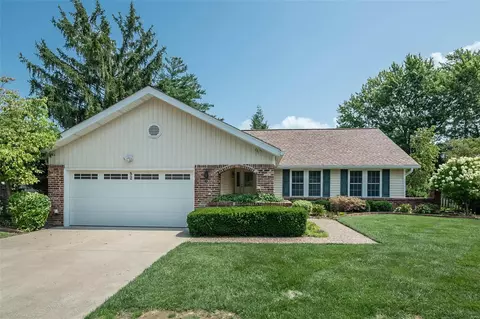 52 Bunker Hl, Saint Charles, MO 63303