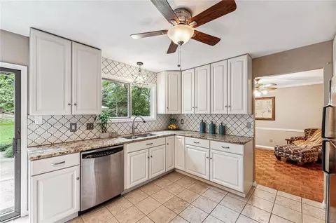 15033 Isleview Dr, Chesterfield, MO 63017