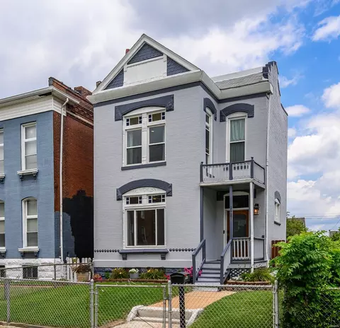 2927 Henrietta St, Saint Louis, MO 63104