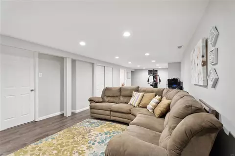Entry Way - 2011 Gladiator Dr, Fenton, MO 63026 photo 1 of 2
