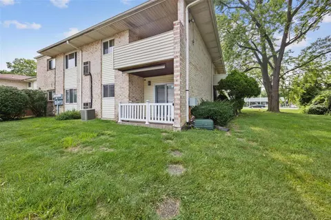 11957 Tesson Ferry Rd #B, Saint Louis, MO 63128